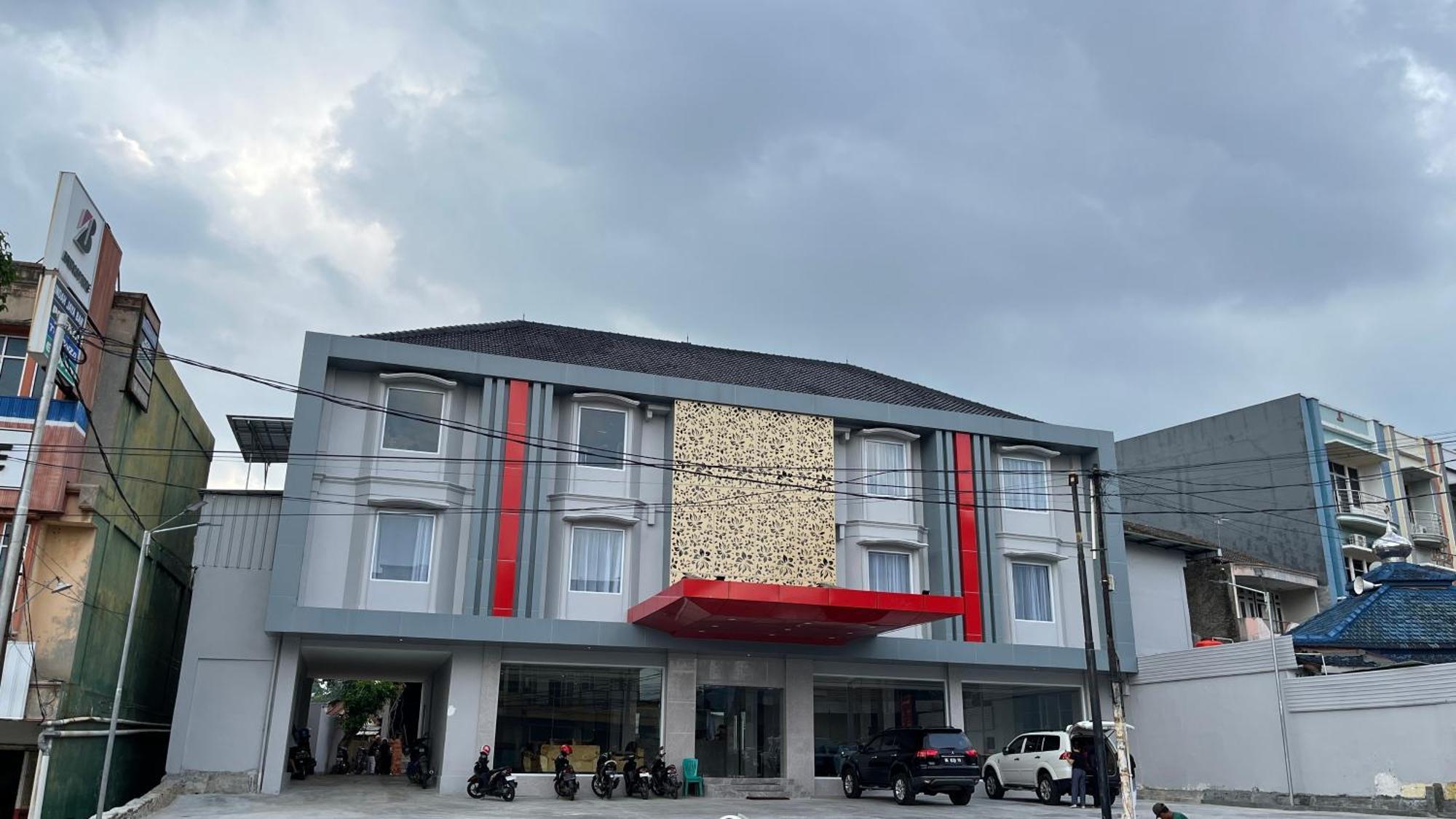 Отель Reddoorz Premium At Jalan Diponegoro Lampung Бандар-Лампунг Экстерьер фото