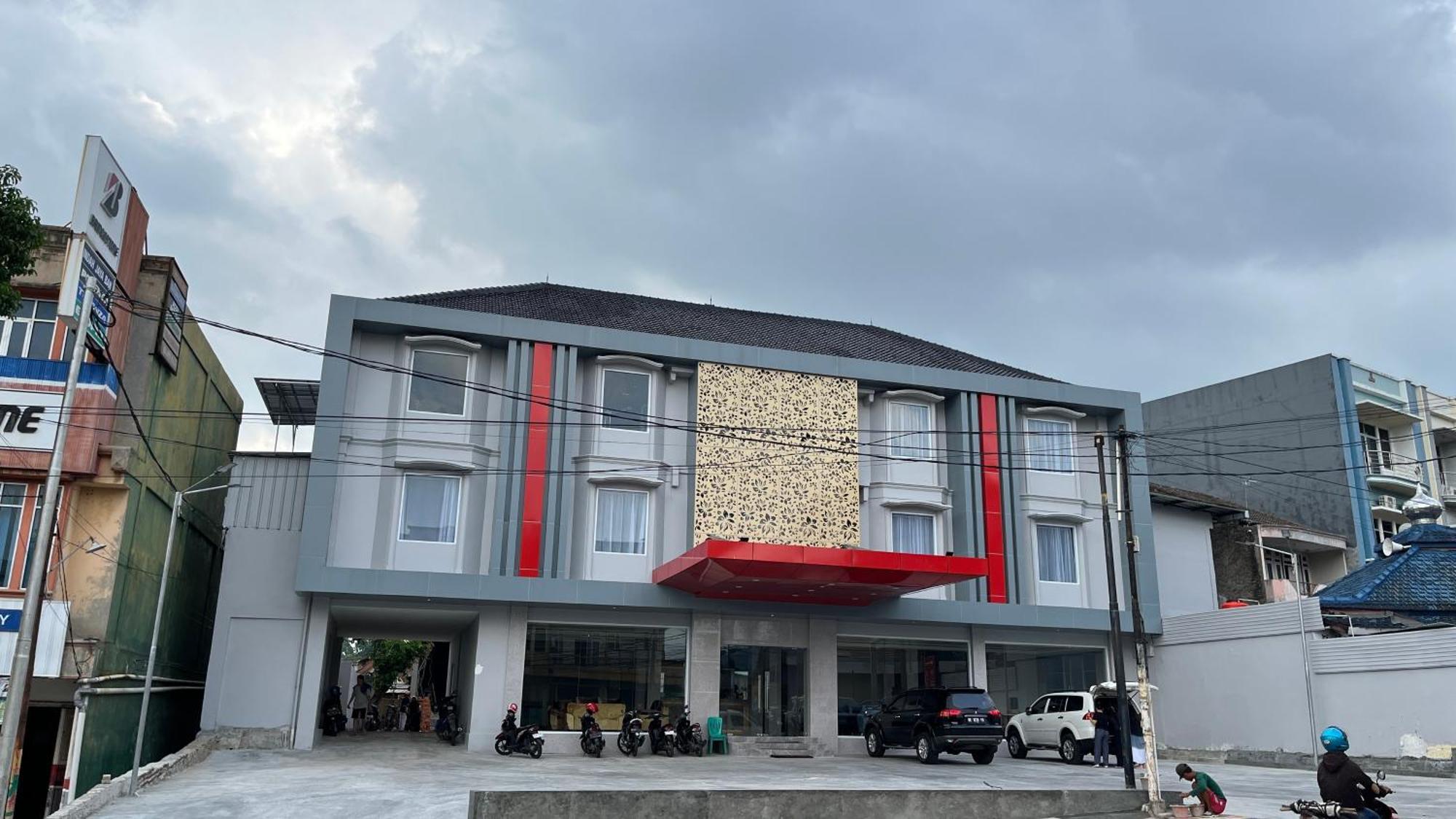 Отель Reddoorz Premium At Jalan Diponegoro Lampung Бандар-Лампунг Экстерьер фото