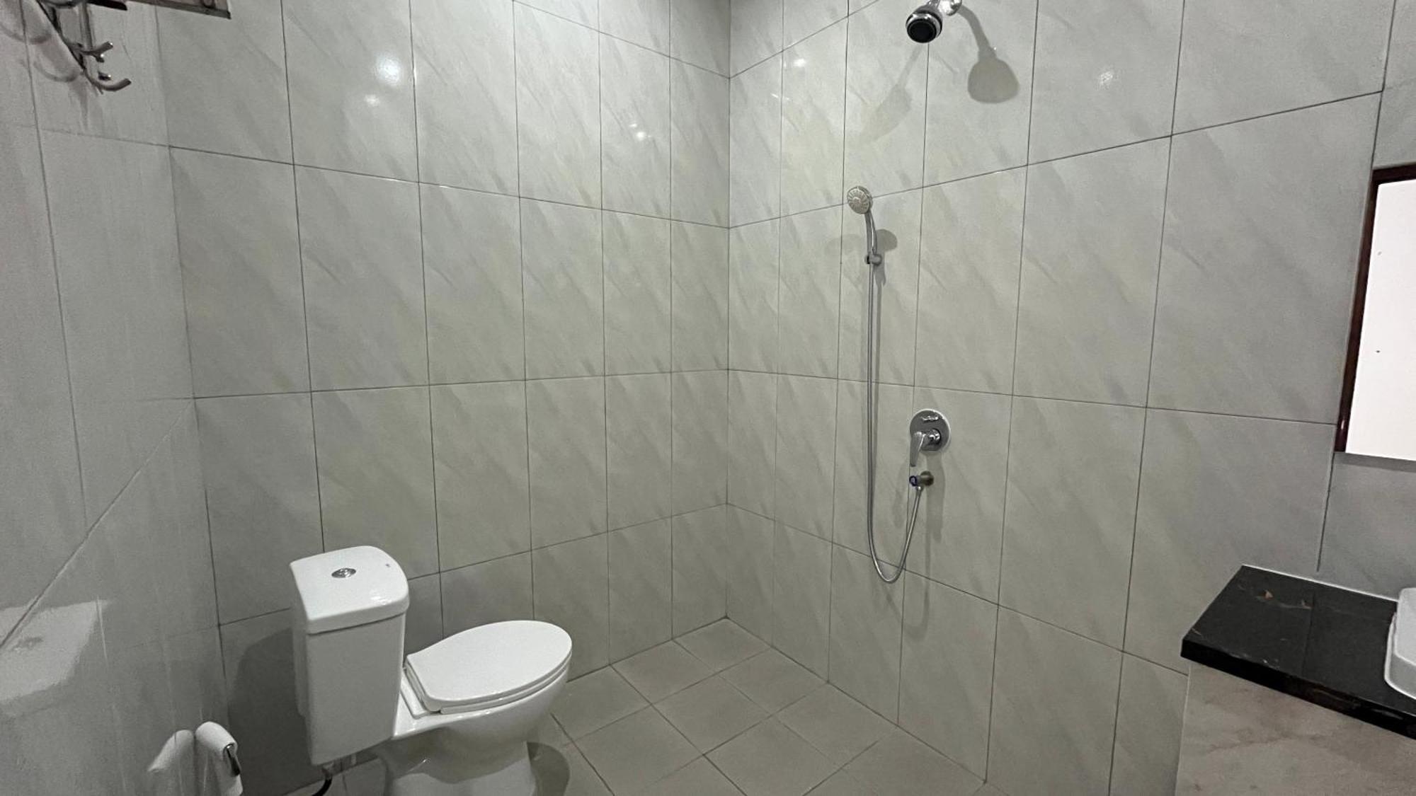 Отель Reddoorz Premium At Jalan Diponegoro Lampung Бандар-Лампунг Экстерьер фото