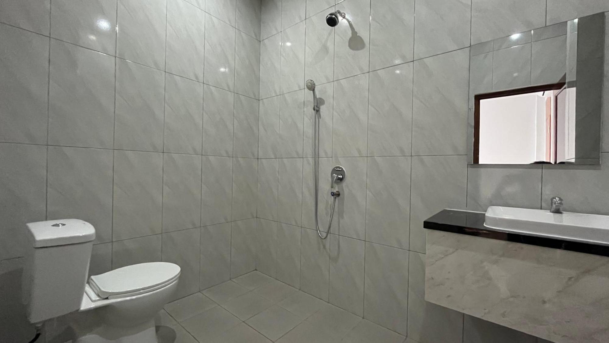 Отель Reddoorz Premium At Jalan Diponegoro Lampung Бандар-Лампунг Экстерьер фото