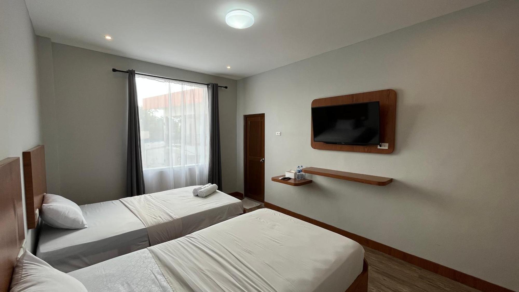 Отель Reddoorz Premium At Jalan Diponegoro Lampung Бандар-Лампунг Экстерьер фото