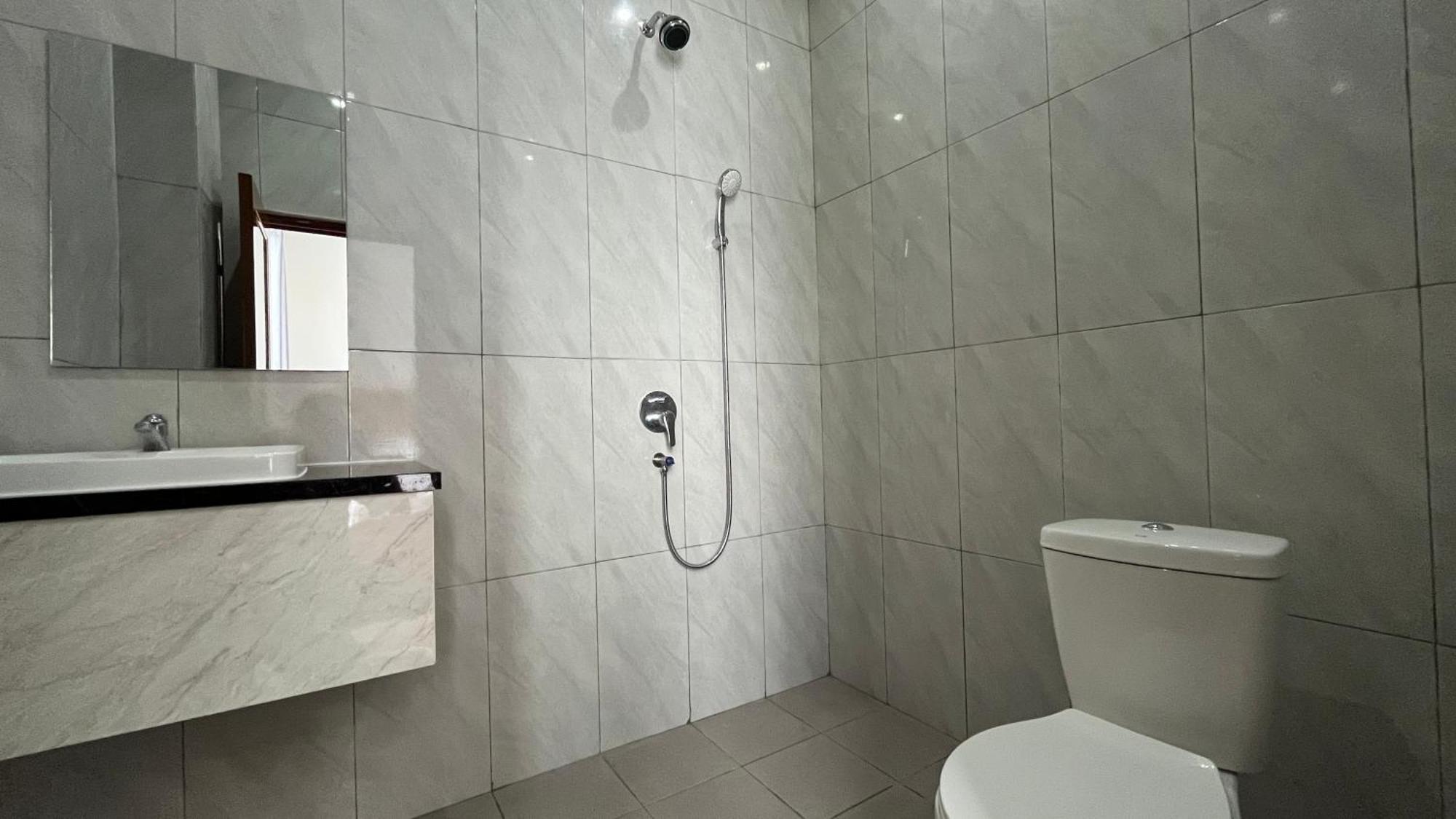 Отель Reddoorz Premium At Jalan Diponegoro Lampung Бандар-Лампунг Экстерьер фото