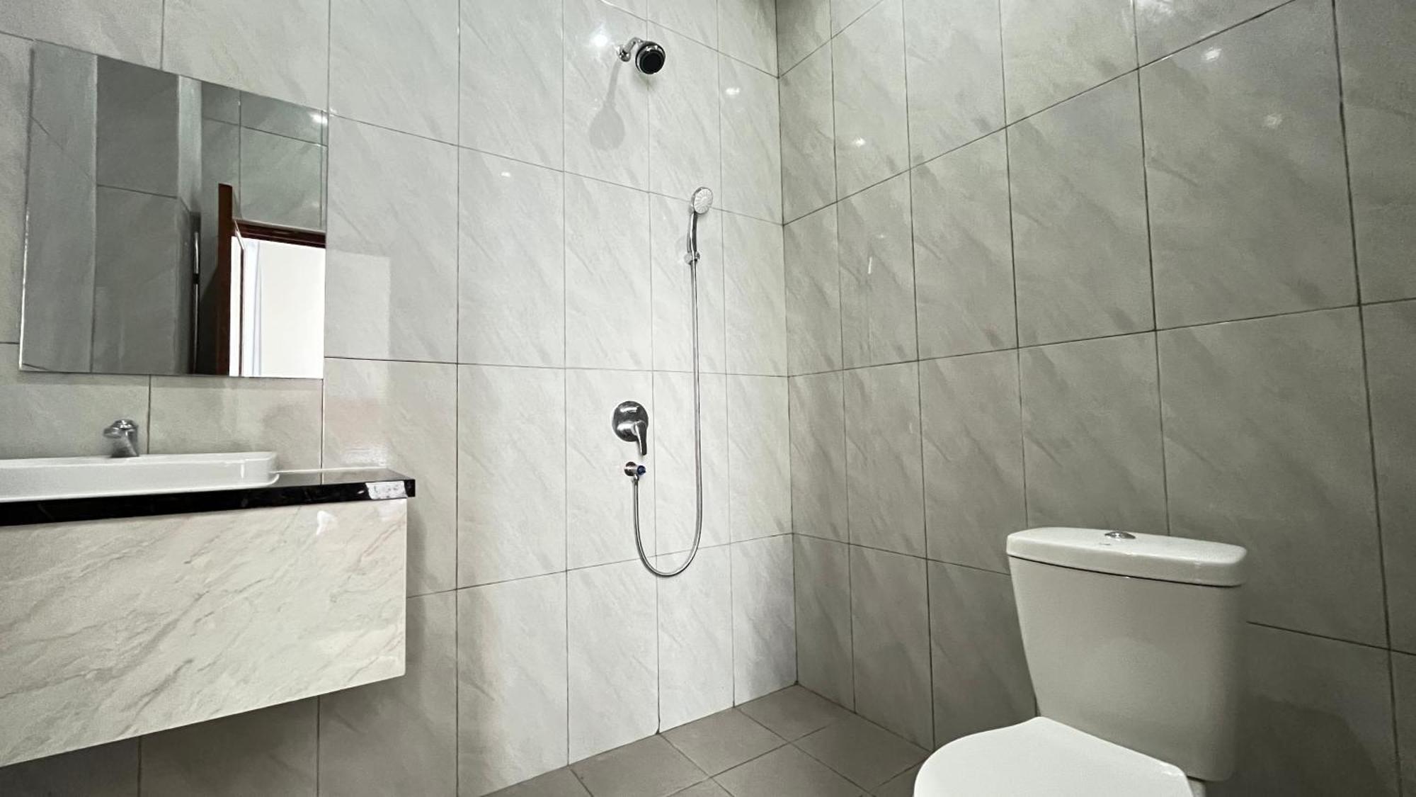 Отель Reddoorz Premium At Jalan Diponegoro Lampung Бандар-Лампунг Экстерьер фото