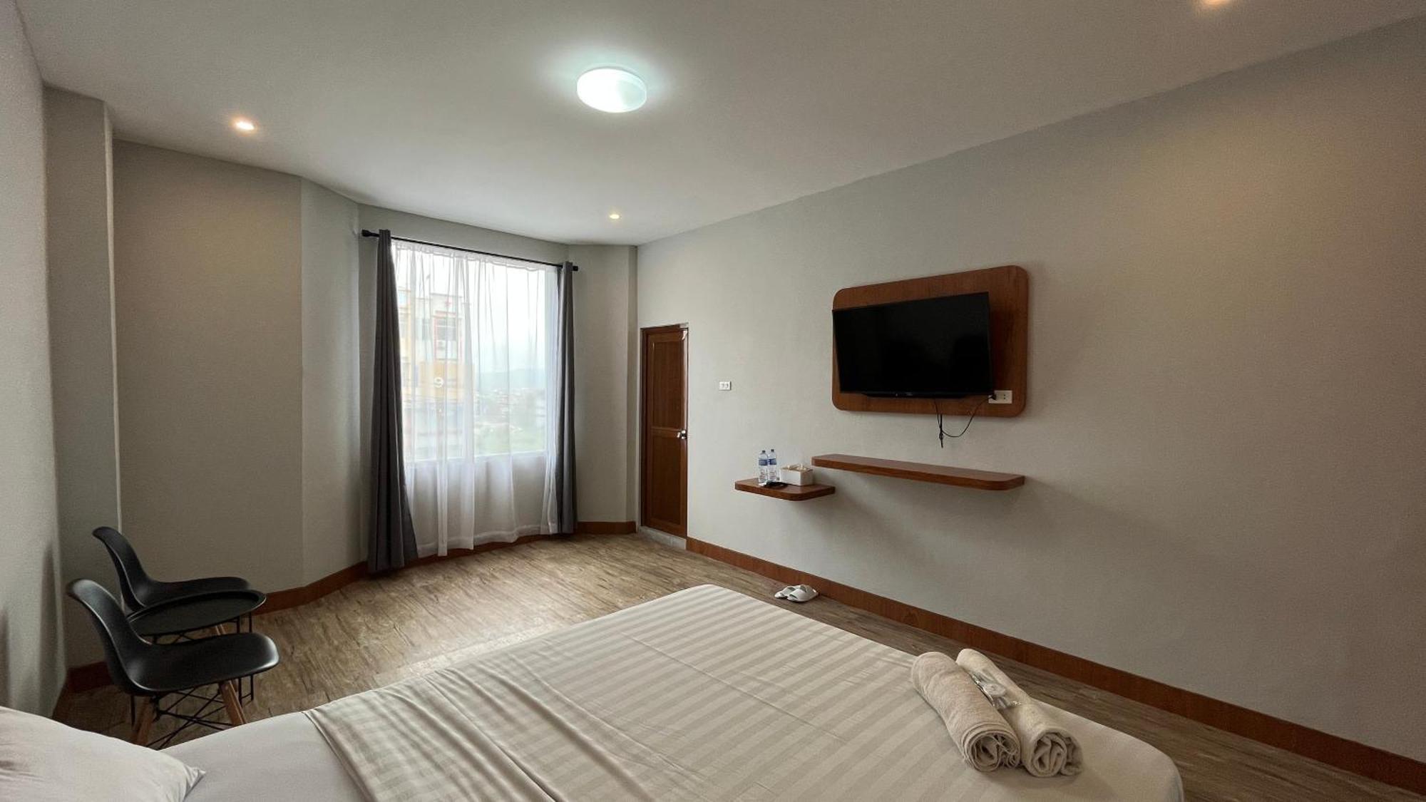 Отель Reddoorz Premium At Jalan Diponegoro Lampung Бандар-Лампунг Экстерьер фото