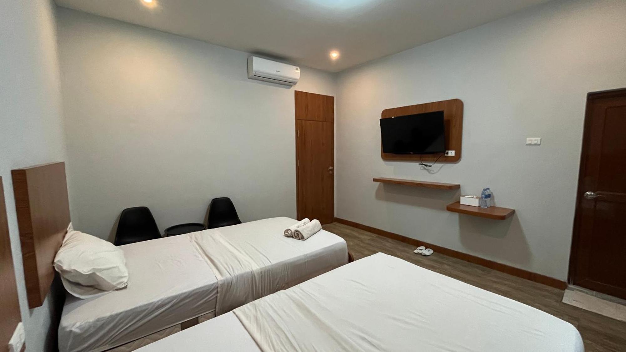 Отель Reddoorz Premium At Jalan Diponegoro Lampung Бандар-Лампунг Экстерьер фото