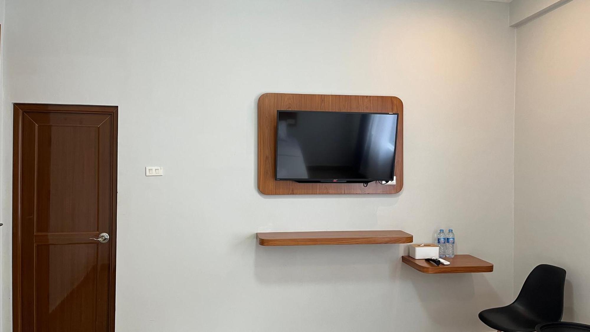 Отель Reddoorz Premium At Jalan Diponegoro Lampung Бандар-Лампунг Экстерьер фото